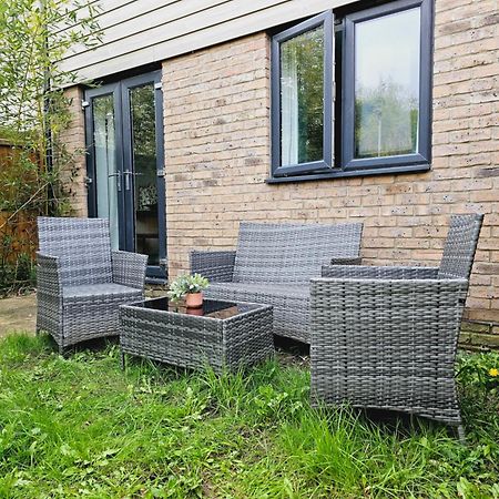 Stylish 3 Bedrooms & 2 Bathrooms House, Free Parking On Premises! CBG Exterior foto
