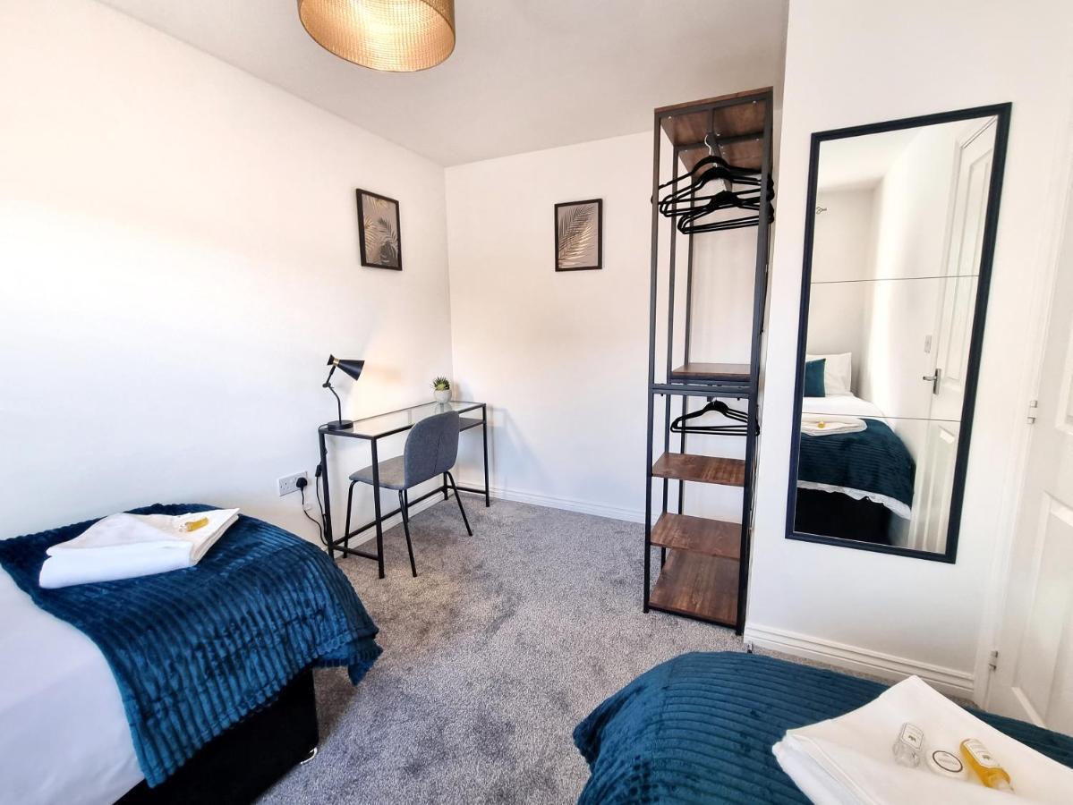 Stylish 3 Bedrooms & 2 Bathrooms House, Free Parking On Premises! CBG Exterior foto