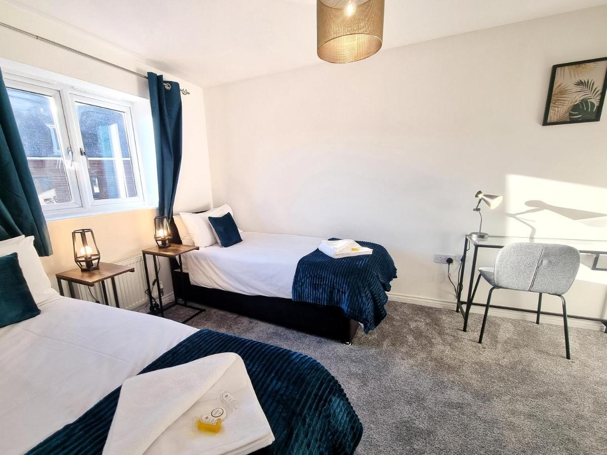 Stylish 3 Bedrooms & 2 Bathrooms House, Free Parking On Premises! CBG Exterior foto