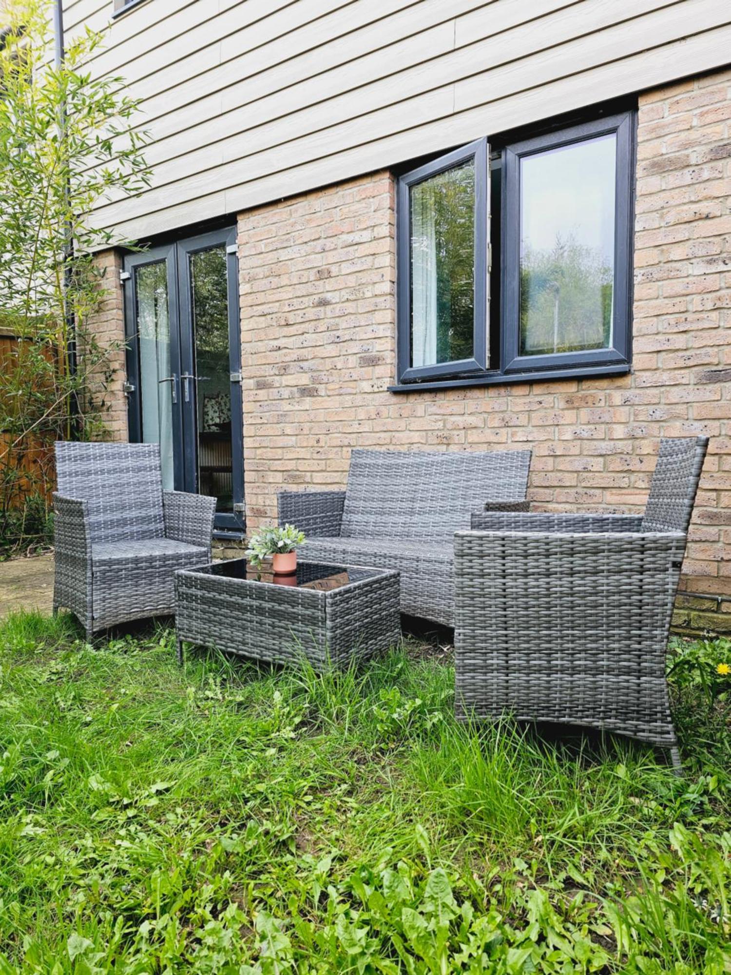 Stylish 3 Bedrooms & 2 Bathrooms House, Free Parking On Premises! CBG Exterior foto